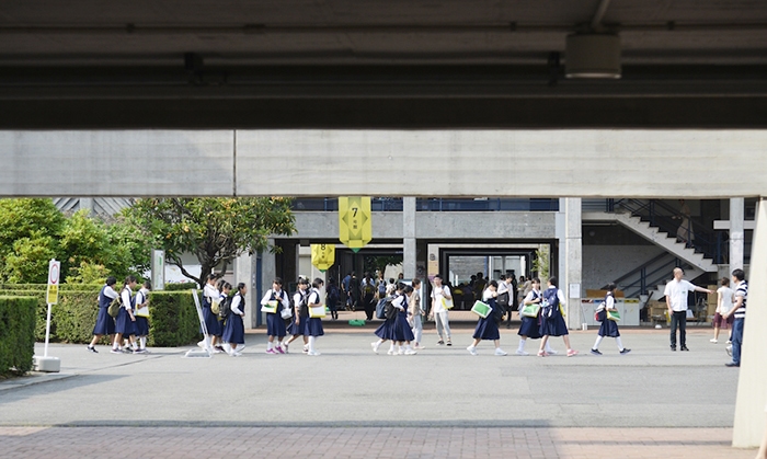 キャンパスを見学する