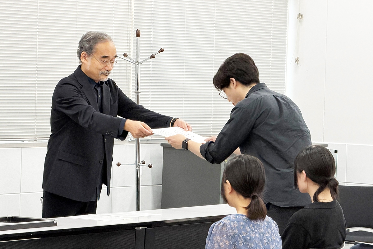 2026年度学校法人武蔵野美術大学大学院修士課程奨励奨学金授与式を開催しました