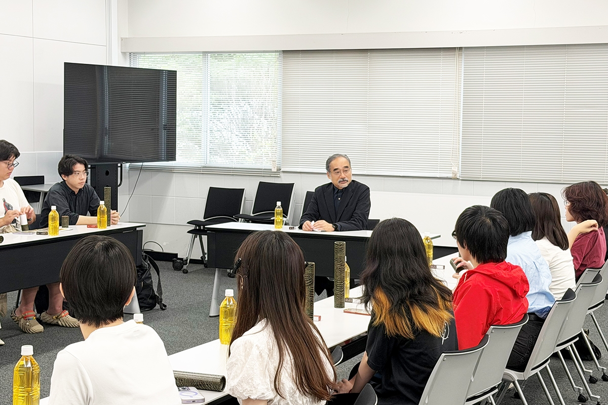 2026年度学校法人武蔵野美術大学大学院修士課程奨励奨学金授与式を開催しました